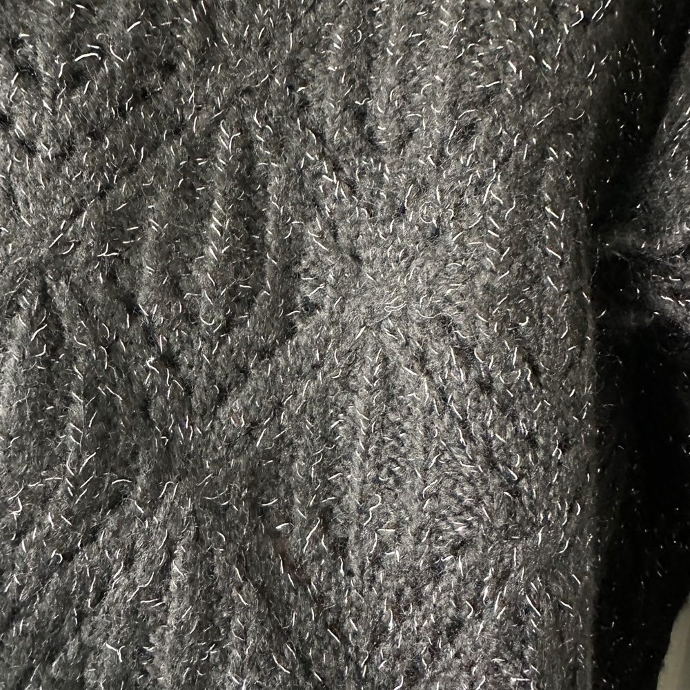 NWOT✨Old Navy Women's Black Textured Crew Neck Sweater - Picture 4 of 8